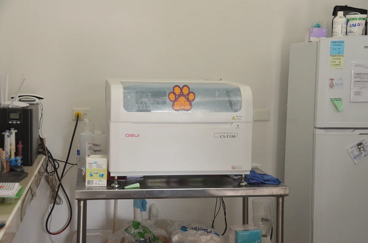 equipamiento-veterinario-Maquina-analisis-sangre-cap