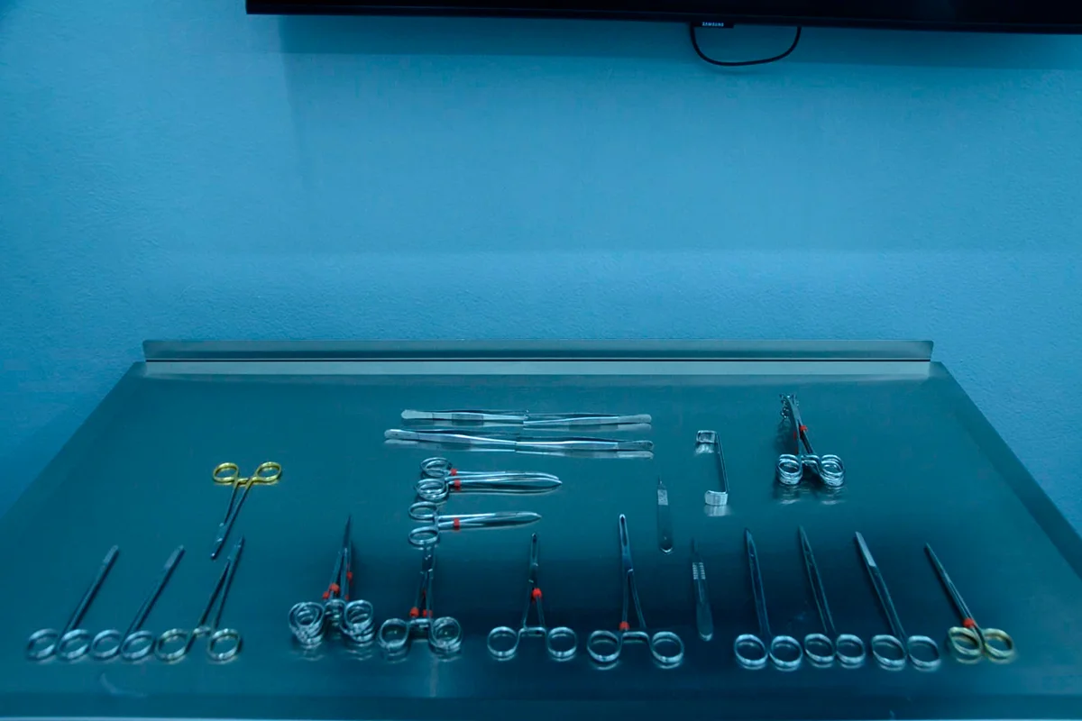 equipamiento-veterinario-Set-instrumental-cirugia-cap